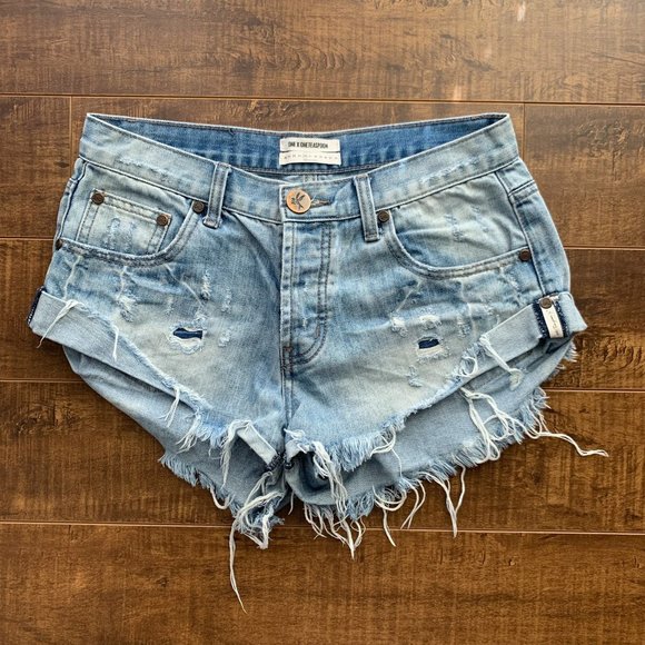 ONETEASPOON Medium Wash Distressed Raw Edge Hem Bandit Cut Off Shorts Size 26 - Picture 1 of 13